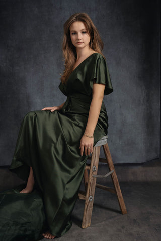 Jssica McClurg in green dress