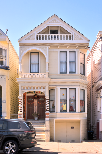 Lovely Victorian House decorated for Halloween