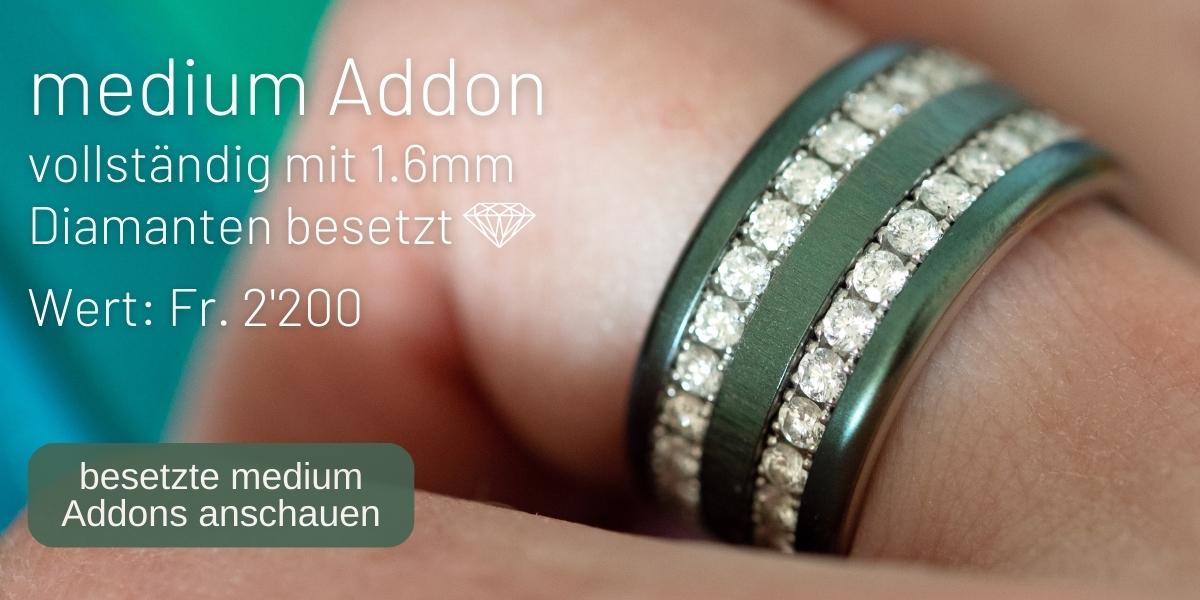 Grüner Ring mit Diamanten