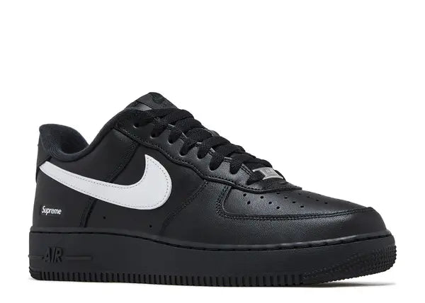 https://cdn.shopify.com/s/files/1/0798/6580/7171/files/AF1Supremeblackboxlogo2.webp?v=1758912583