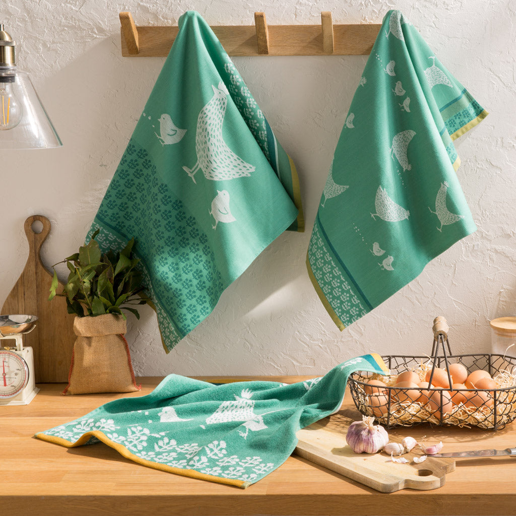 https://cdn.shopify.com/s/files/1/0798/7579/files/coucke-french-cotton-terry-dish-hand-towel-jacquard-chicks-poule-chicken-poulette-lifestyle-sq_1600x.jpg?v=1694640885