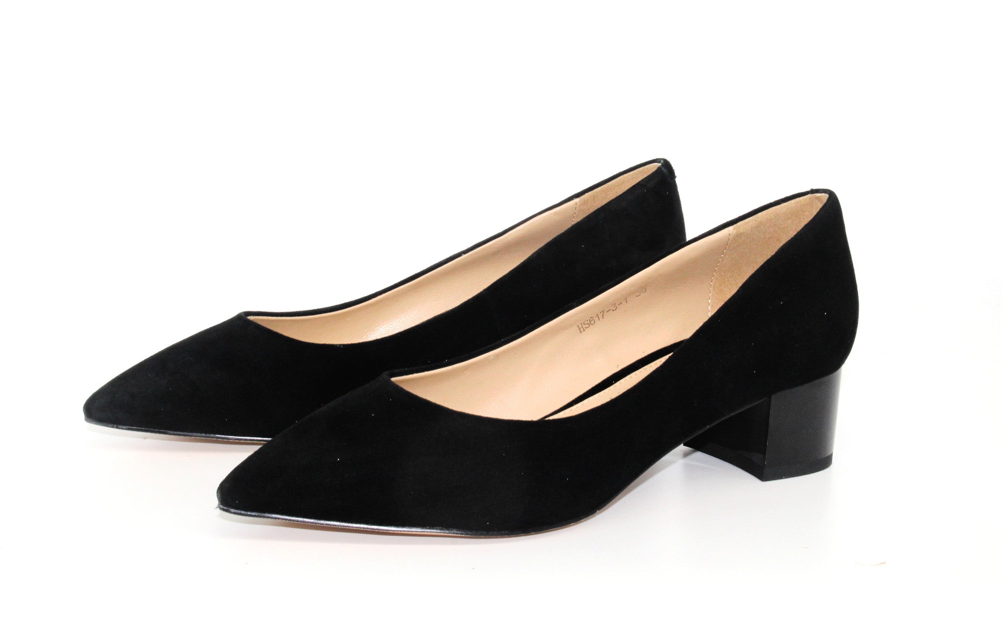 black pumps low heel