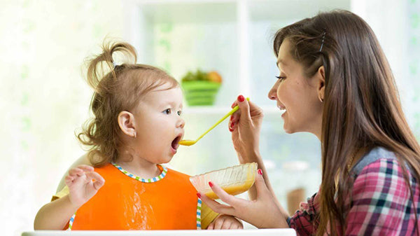 În fiecare etapă de dezvoltare, copiii trebuie să fie suplimentați cu cantități diferite de nutrienți.