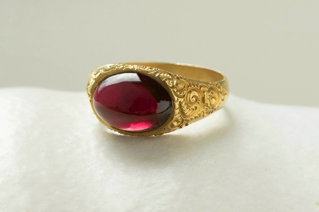LAELIUS Antiques – Victorian Garnet Cabochon Ring