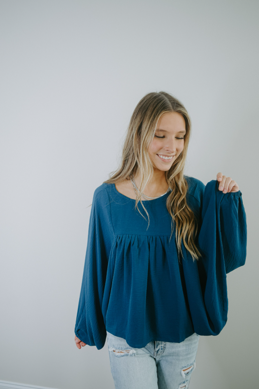 blouses with flowy sleeves