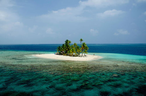 medium-Island, San Blas, Guna Yala.jpg__PID:9dbe9485-e56f-46a8-8675-a17700e3cb6c