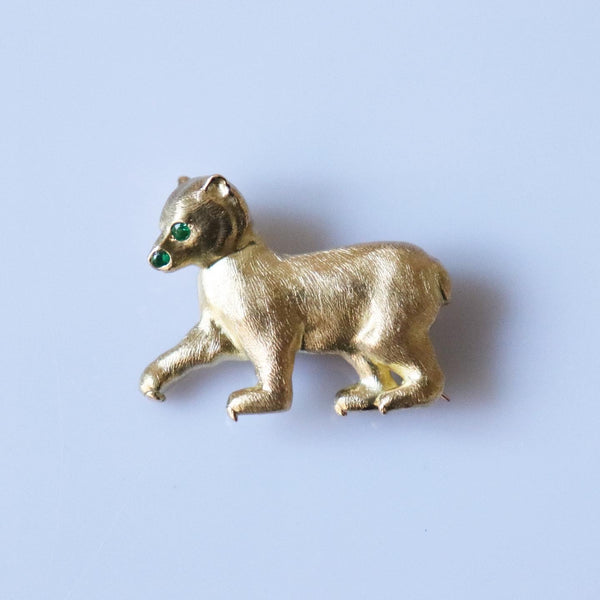 Bespoke brooch. Bear brook. Gold and emerald bear. Crest brooch. Serena Ansell Fine Jewellery. Bespoke jeweller London.