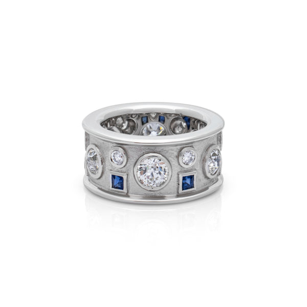 Bespoke ring. Diamond and sapphire ring. Chunky ring. Bespoke jewellery designer London. Serena Ansell jewellery. London jeweller.