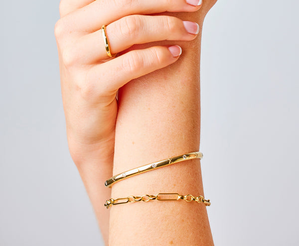 Diamond binding bangle. Diamond binding band. Diamond bangle. Diamond band. Gold chain bracelet. Serena Ansell Fine Jewellery.