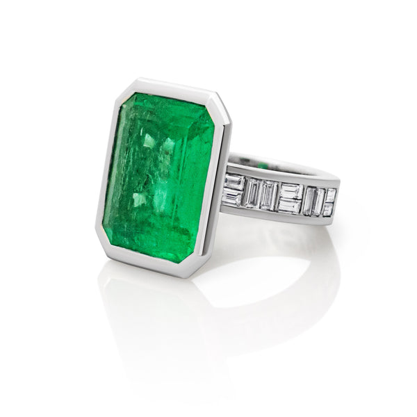 Colombian emerald cocktail ring. Emerald and diamond ring. Cocktail jewellery. Serena Ansell Fine Jewellery. Bespoke jewellery London. Bespoke jewellery designer. London jeweller.