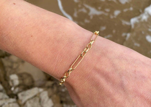 Gold Figaro bracelet. Figaro chain bracelet. Serena Ansell Fine Jewellery.