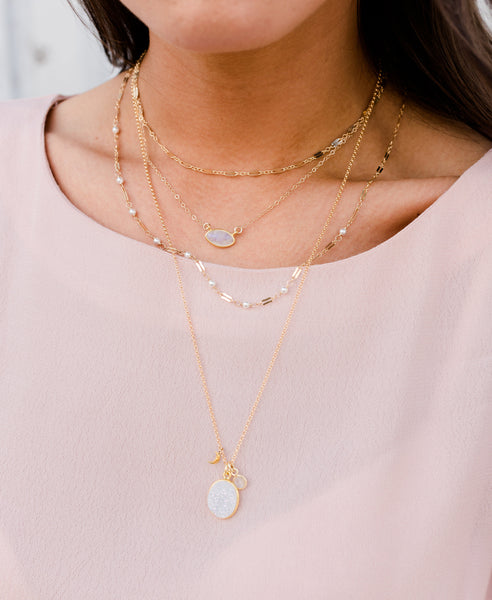 Choker necklace layering tips