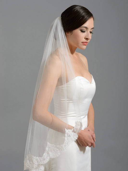 https://cdn.shopify.com/s/files/1/0800/9855/8241/products/wedding-veil-049-side.jpg?v=1691384561&width=533