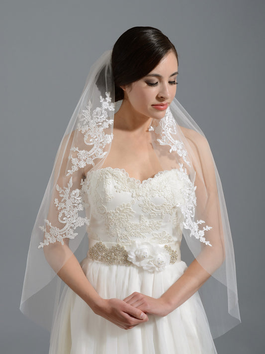 https://cdn.shopify.com/s/files/1/0800/9855/8241/products/wedding-veil-051n-front.jpg?v=1691384579&width=533