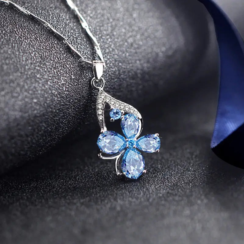 Stylish Sea Blue Clover Necklace
