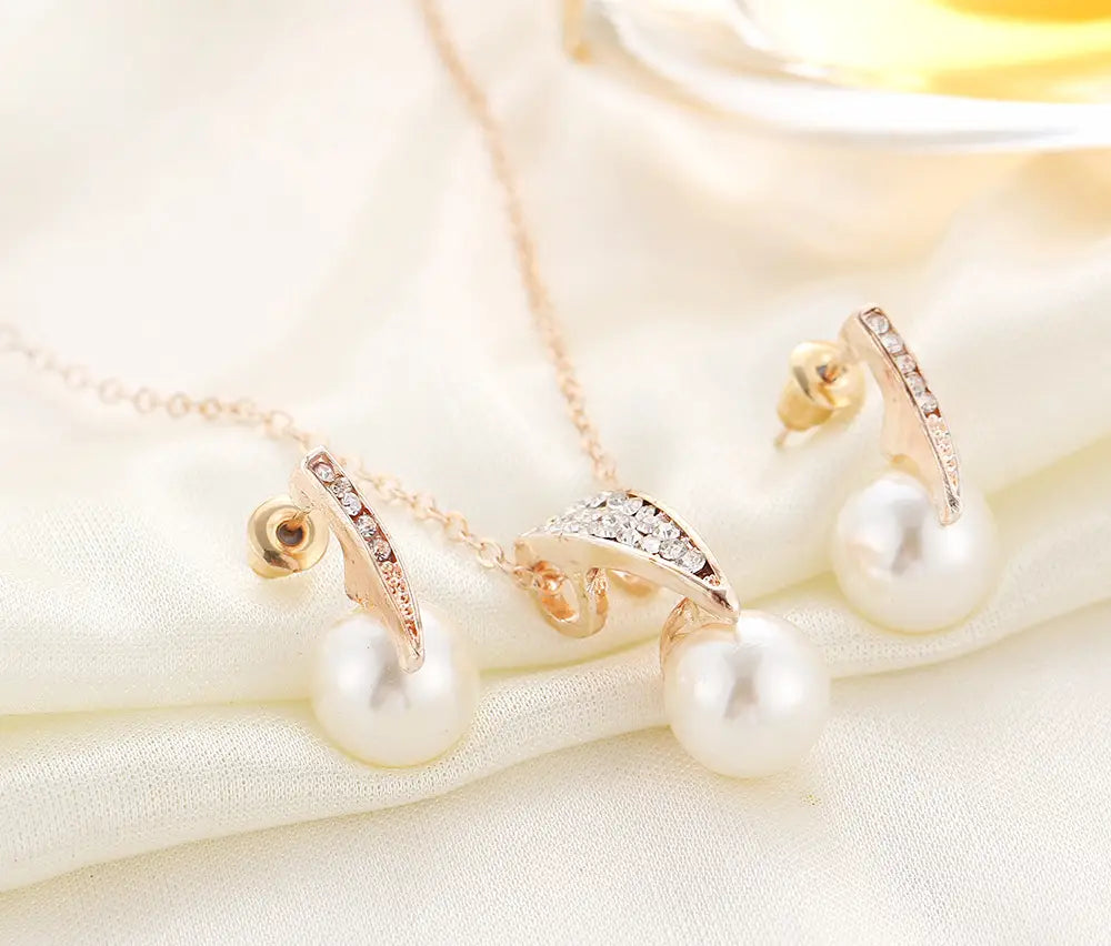 Faux Pearl Necklace Set