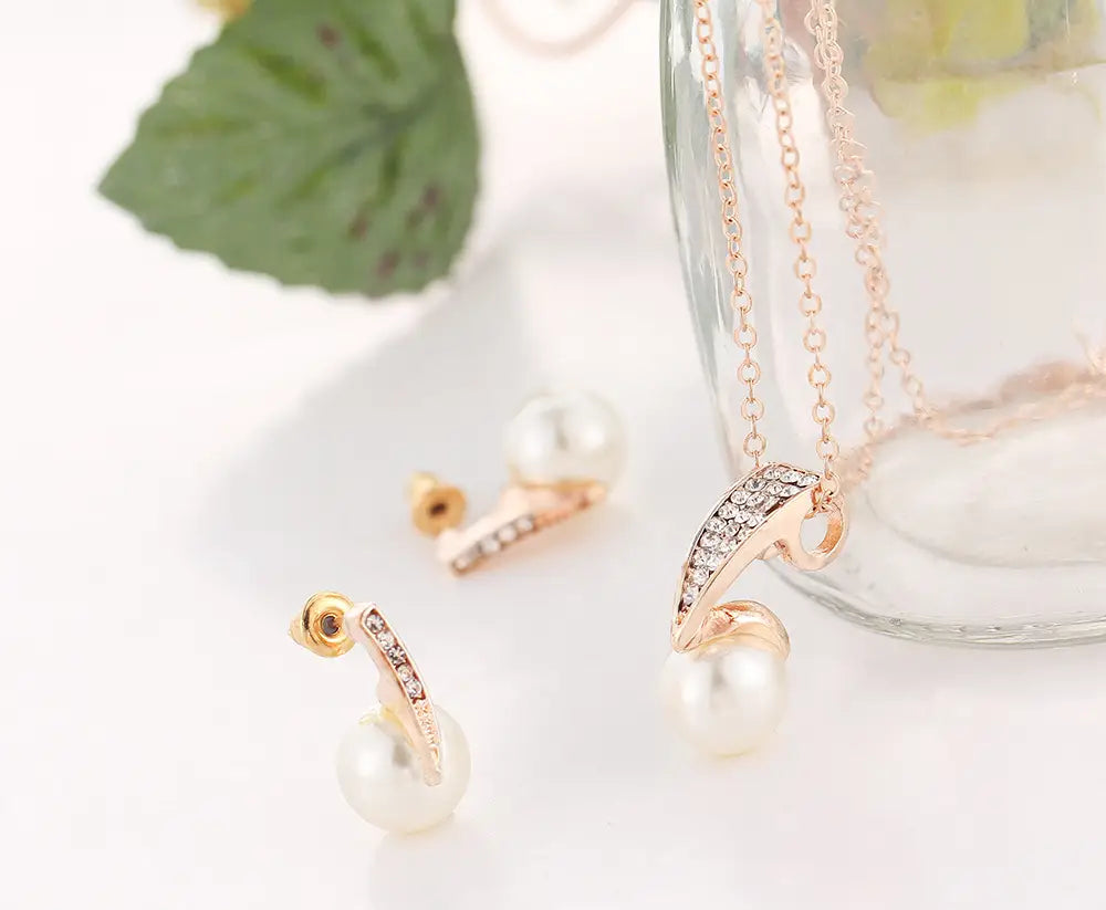 Faux Pearl Necklace Set