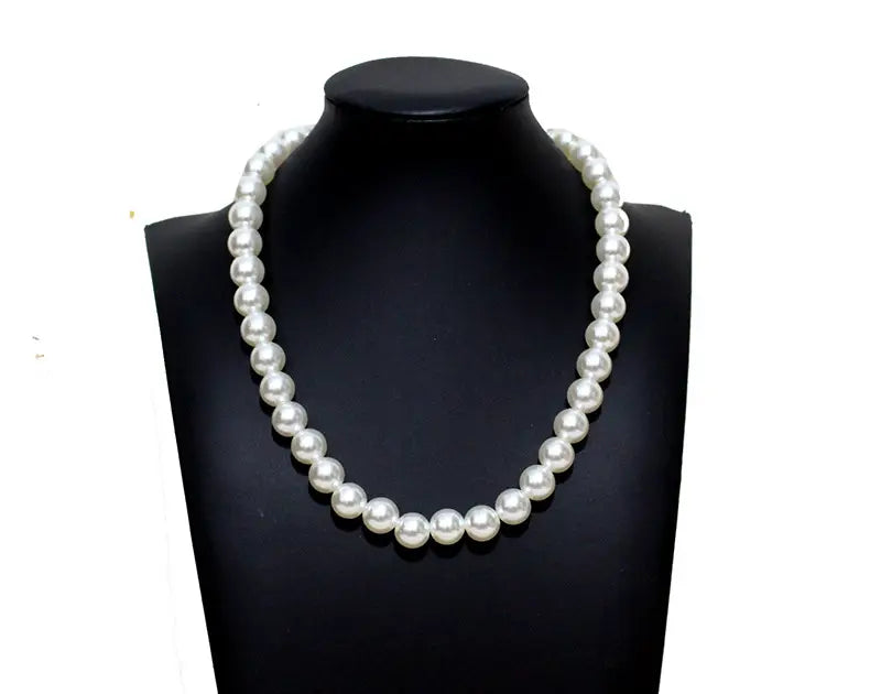Minimalist Pearl Necklace