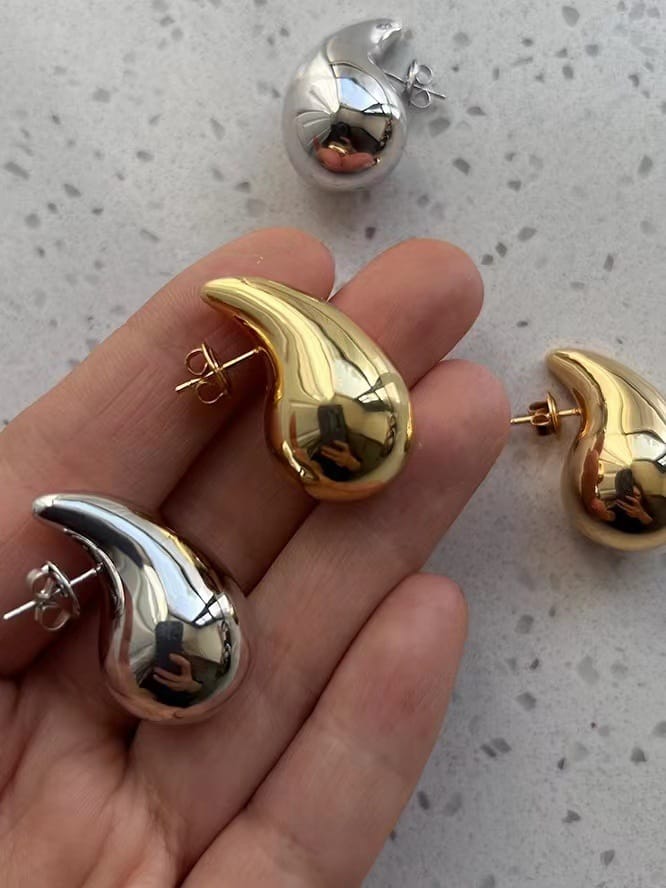 Elegant Gold Teardrop Earrings