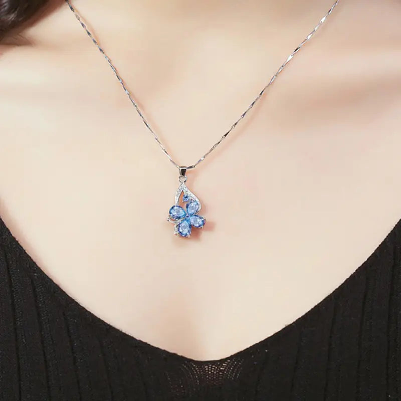 Stylish Sea Blue Clover Necklace