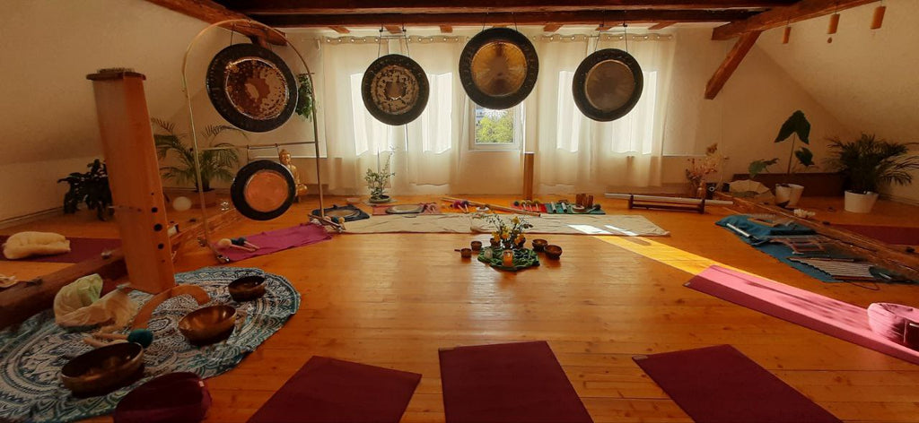 Setting for a gong bath