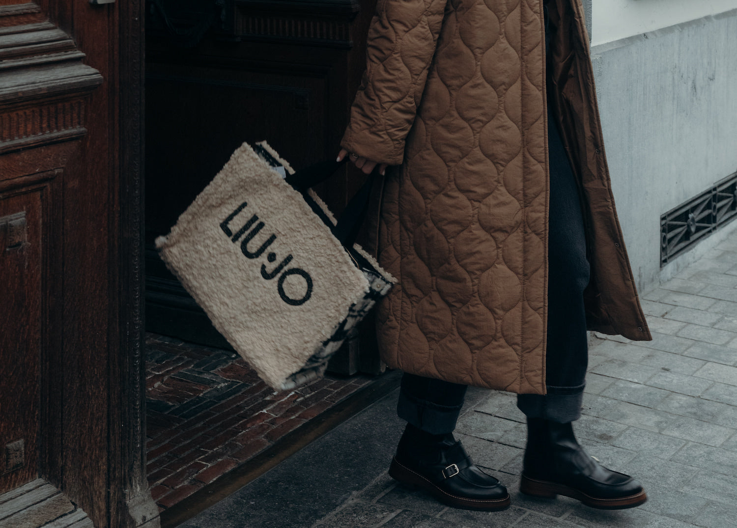 femme dans la rue