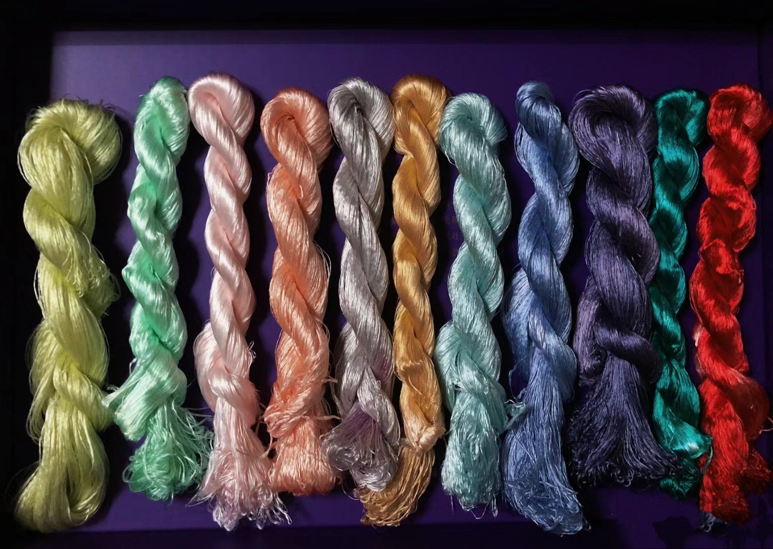 Dye silk with natural dyes to the desired color