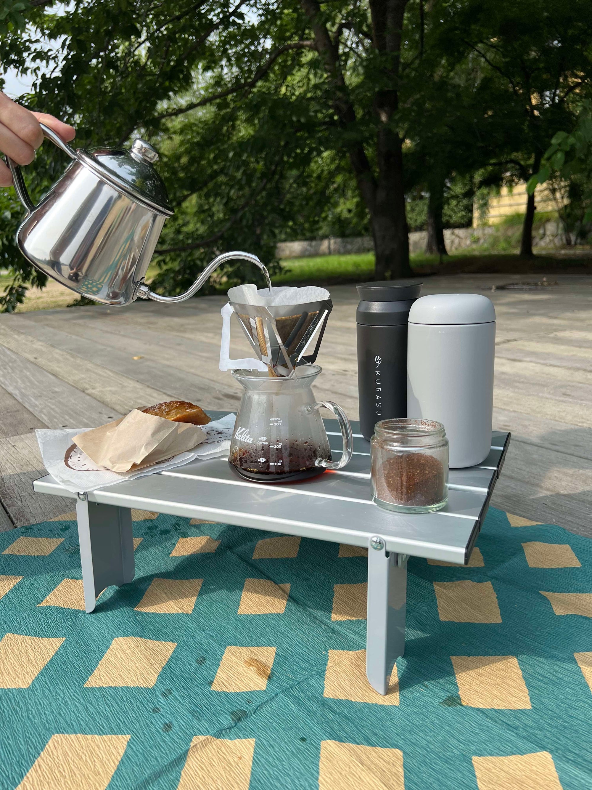 Brew coffee outdoors with Munieq Tetra Dripper