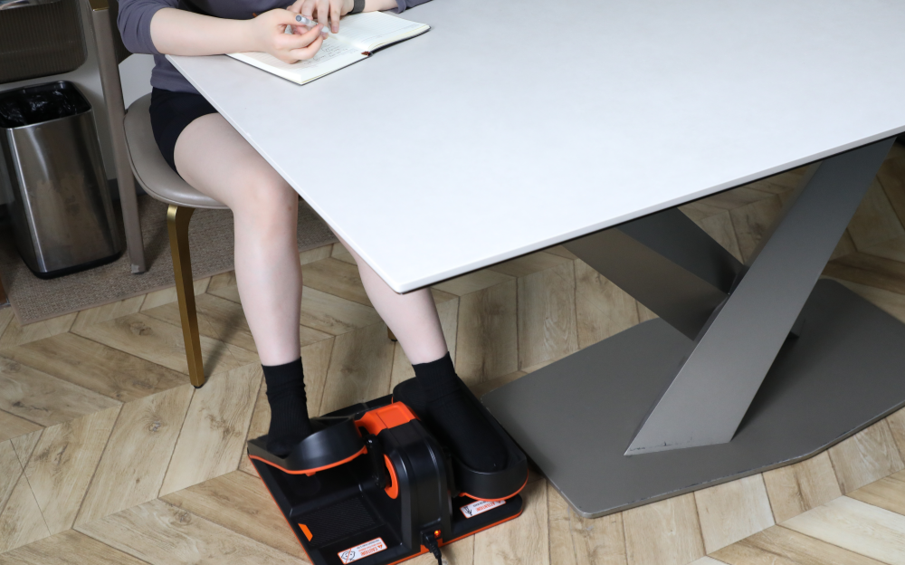 Use the Tousains mini elliptical machine under desk