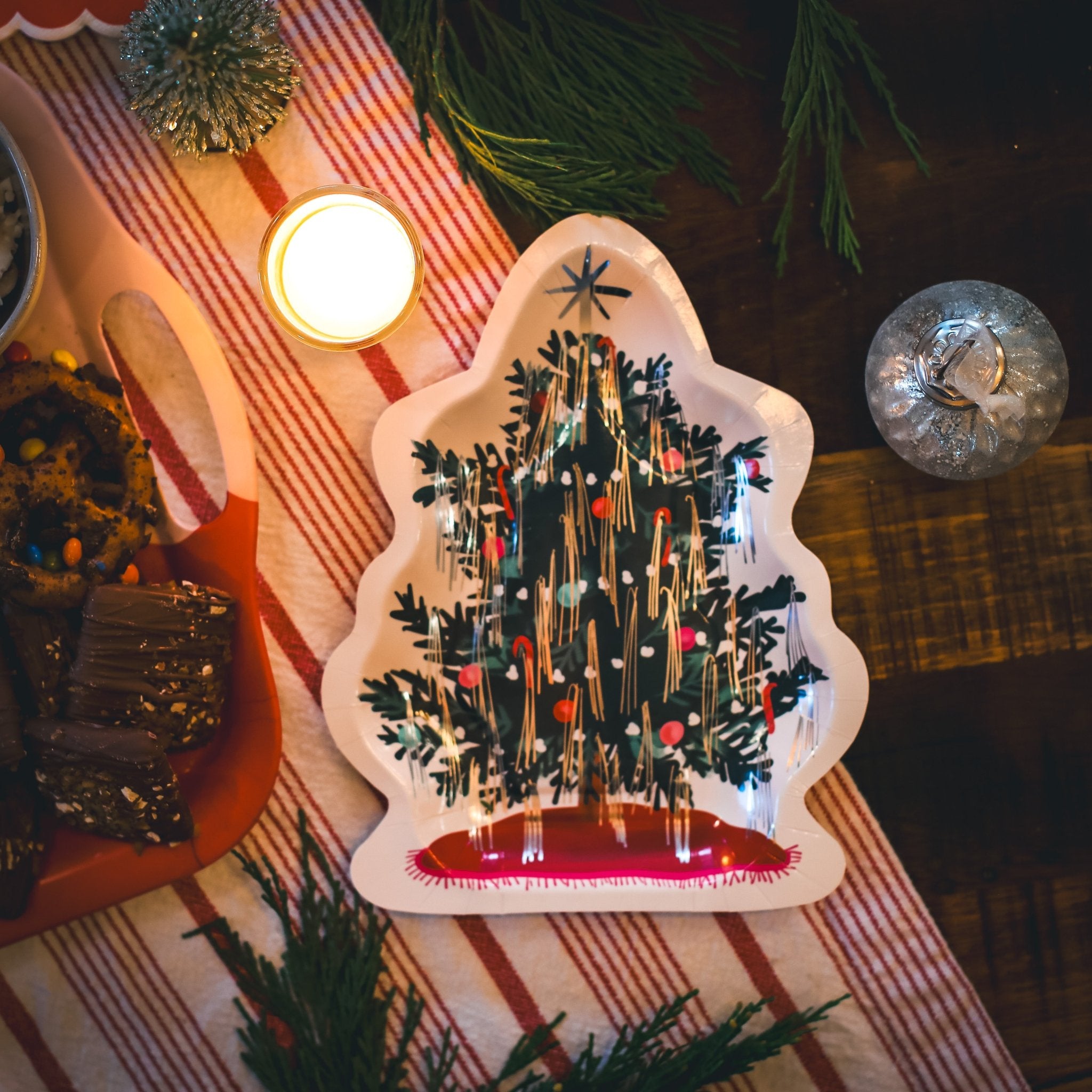 christmas-tree-shaped-paper-plates-360495