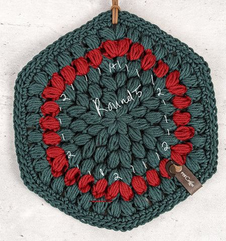 Round 5 of the Fancy Puff Trivet, highlighted in red