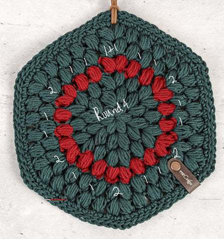 Round 4 of the Fancy Puff Trivet, highlighted in red.