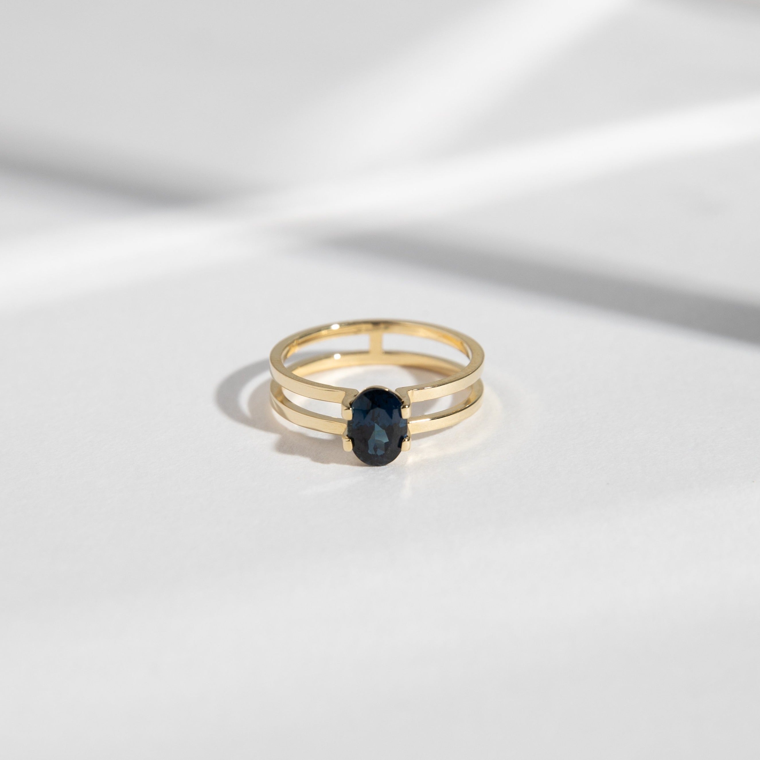 Mes Ring with Sapphire in Gold