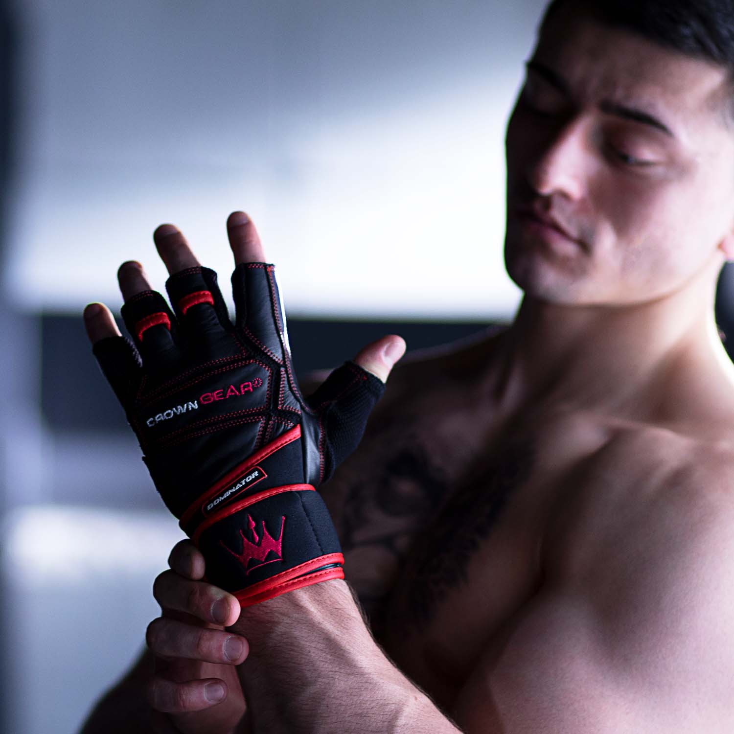 Dominator – Weightlifting gloves with built-in wrist support