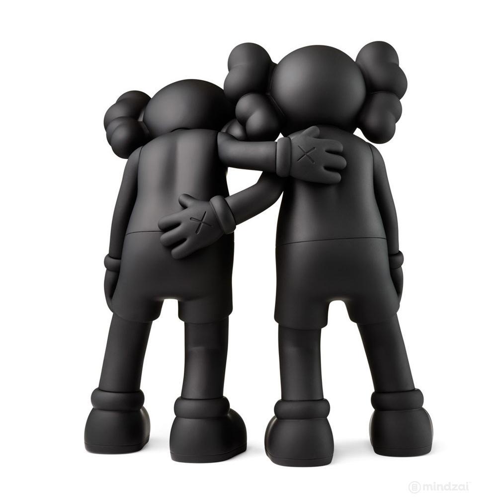 Figures being. KAWS. Статуэтка KAWS. Фигуры KAWS. KAWS чехол.