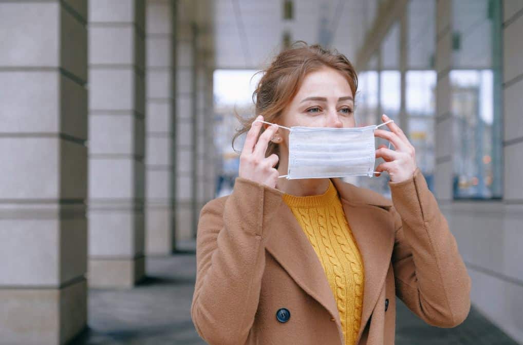 Woman wearing a protective face mask