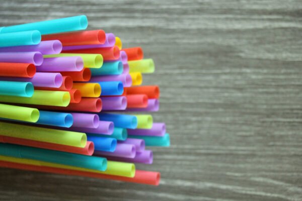 https://cdn.shopify.com/s/files/1/0803/4202/4481/t/20/assets/plastic-straws-bad-for-environment-600x400-1694897078517.jpg?v=1694897079