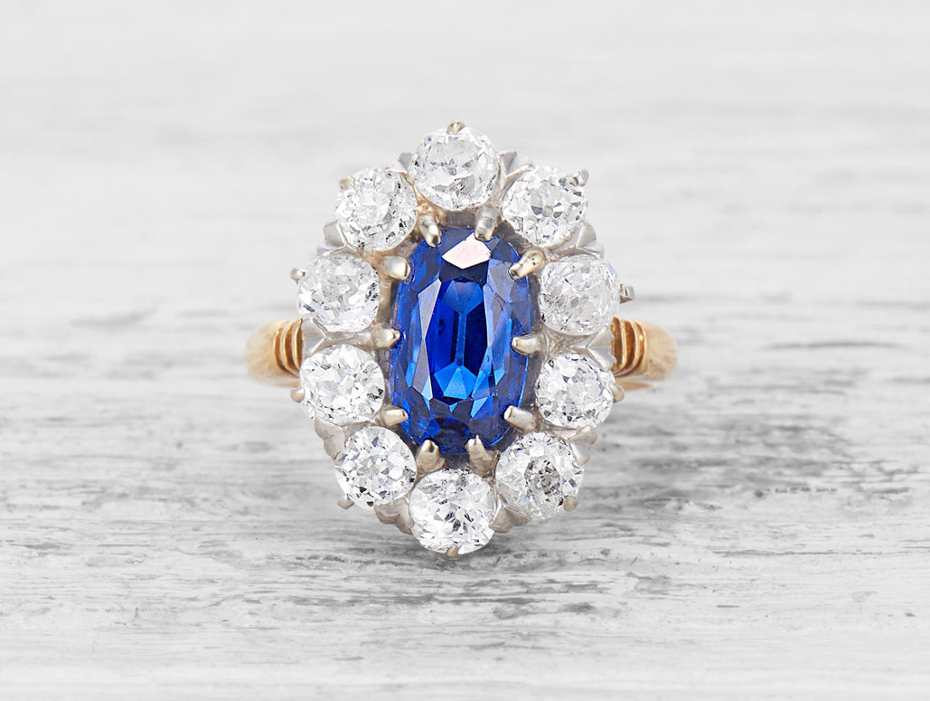 复古蓝宝石簇订婚戒指
