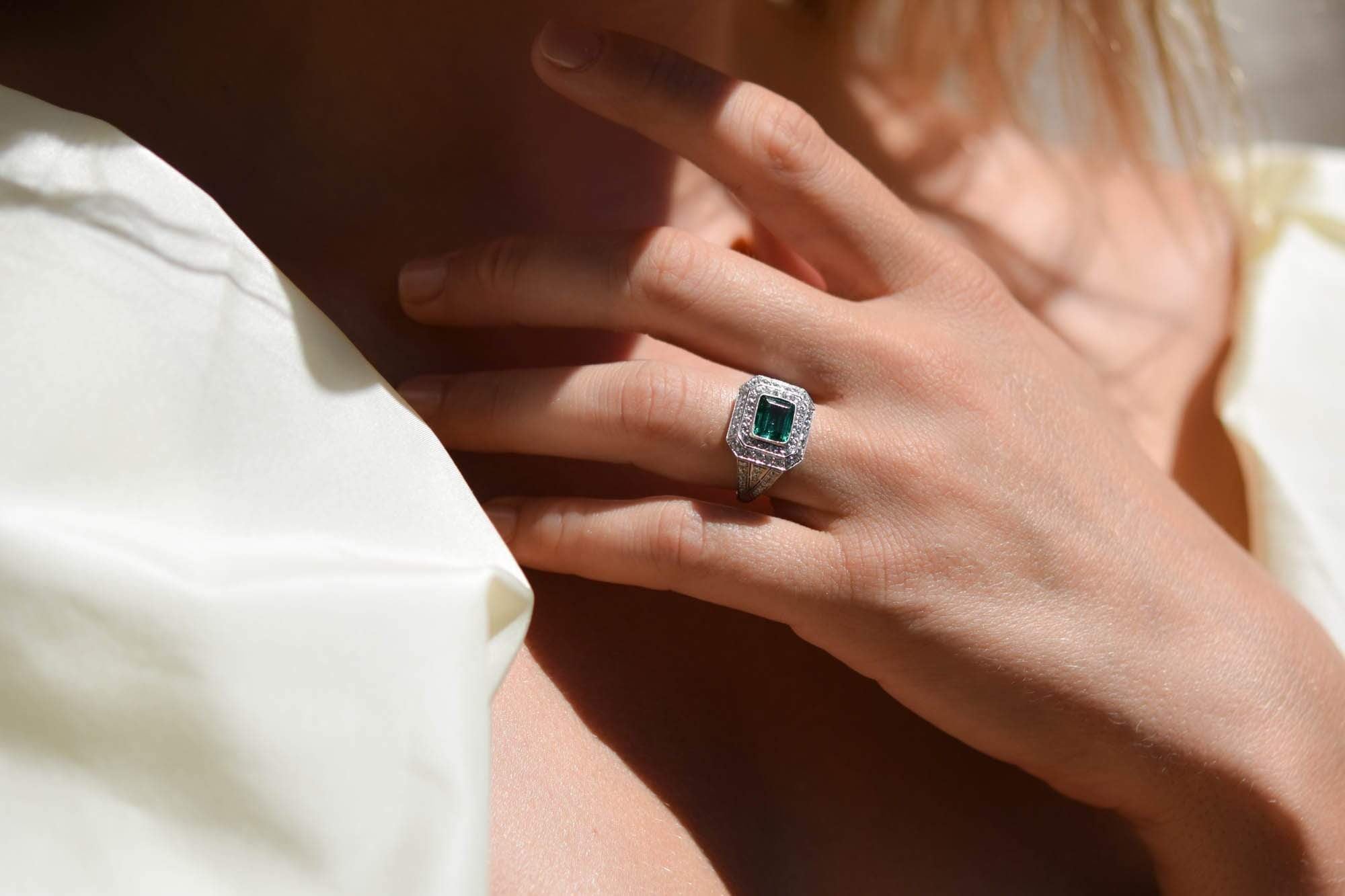 Art Deco 1.15 Carat Colombian Emerald Diamond Ring