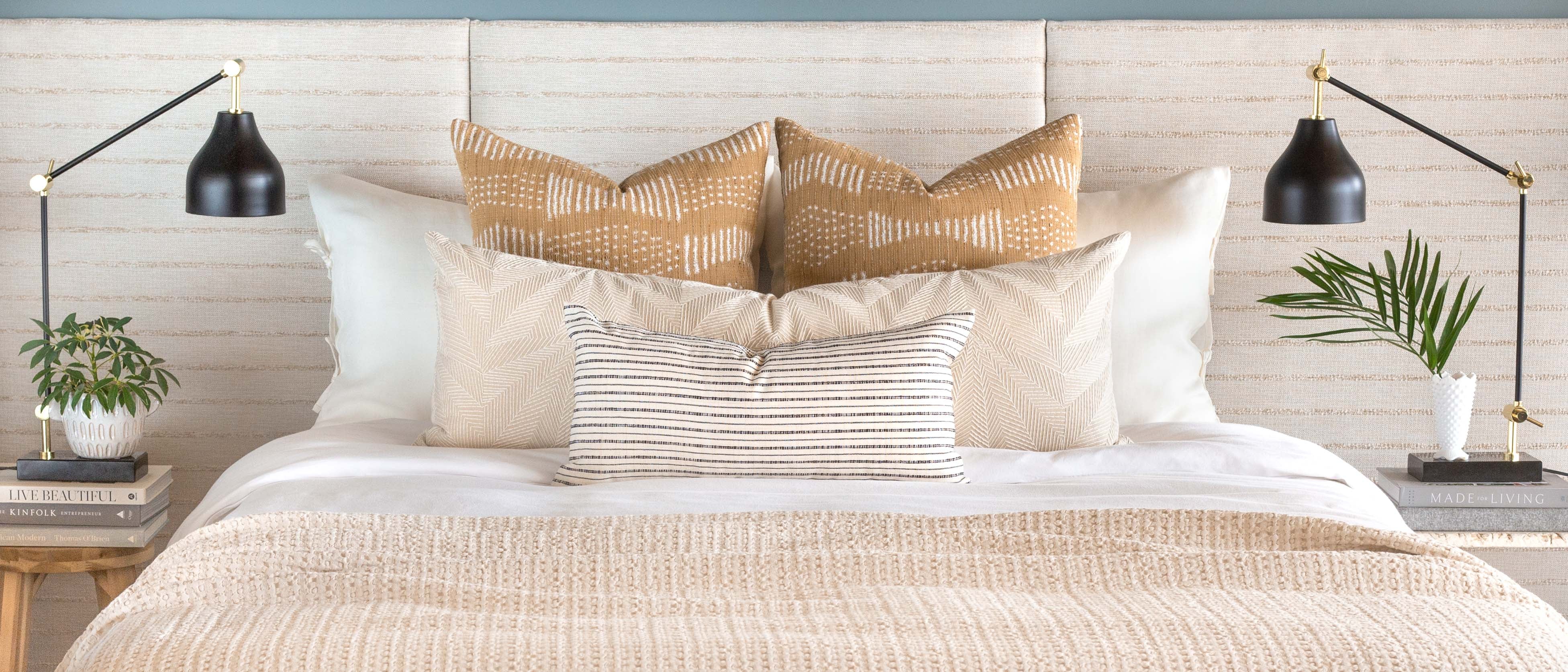 4 DIFFERENT WAYS TO STYLE BED PILLOWS