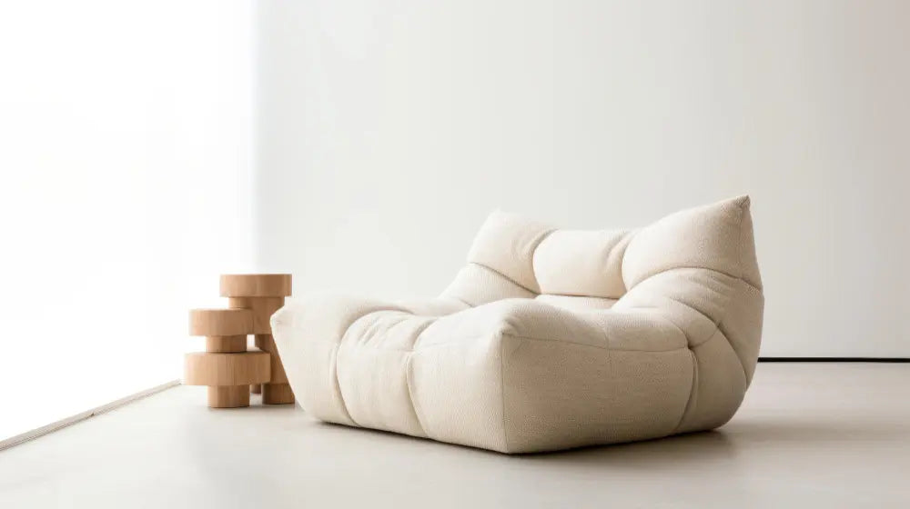 photo d'un pouf banc avec un sol blanc, une table basse en bois