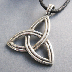 Example of a triquetra pendant
