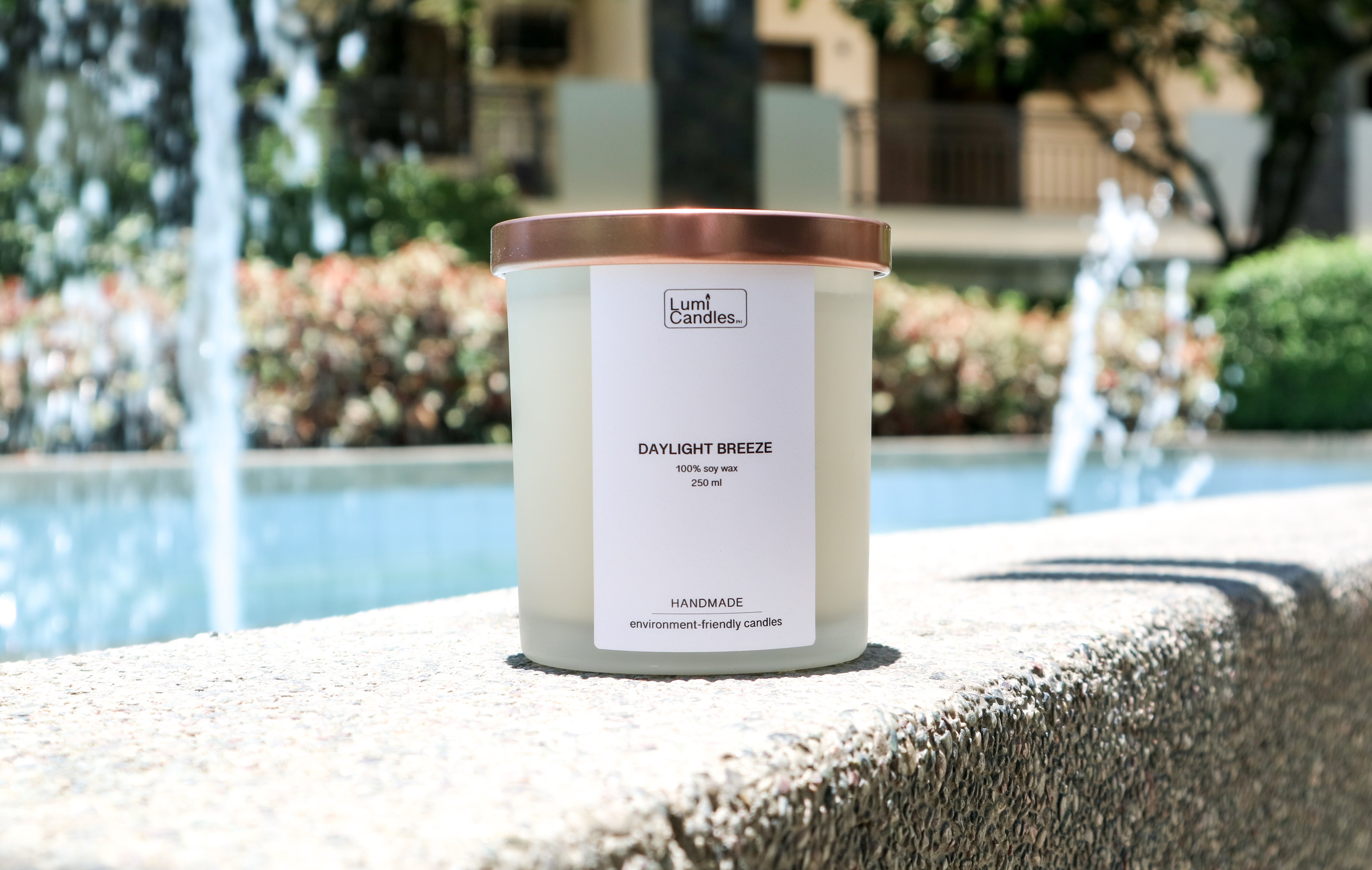 LUMI daylight breeze scented soy candle