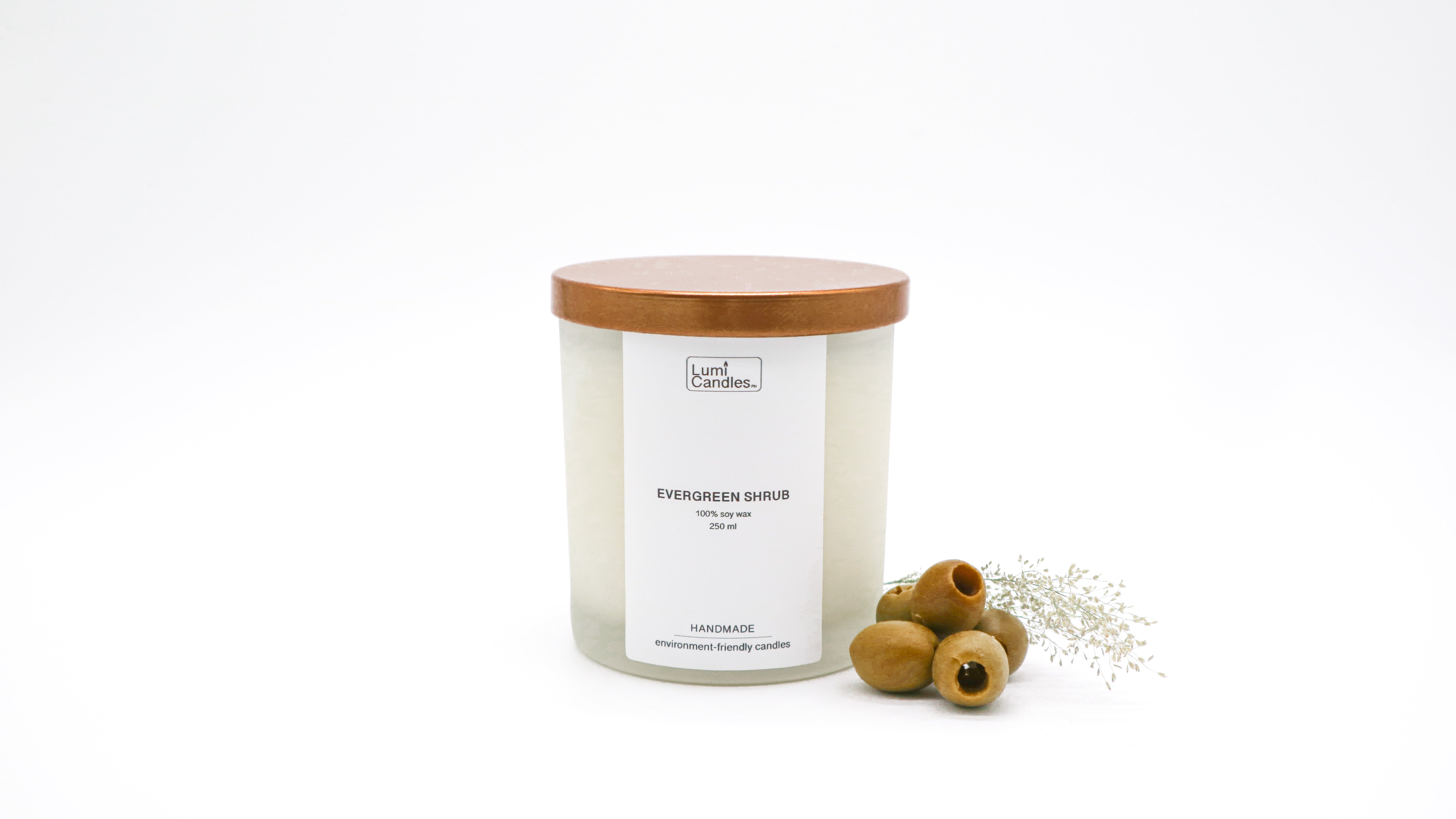 LUMI Evergreen Shrub 250ml scented soy candle