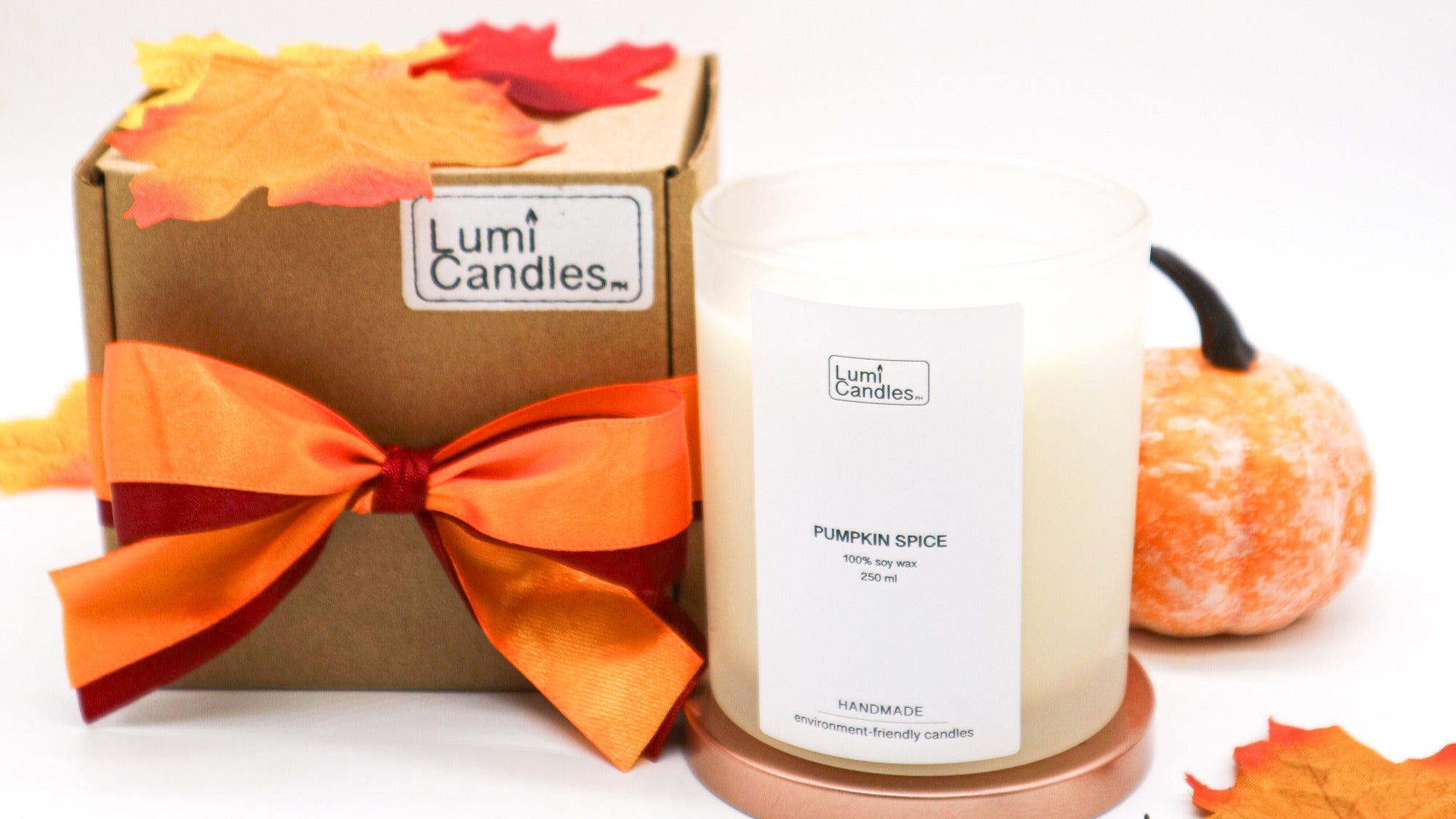 A Pumpkin Spice Lumi Candle