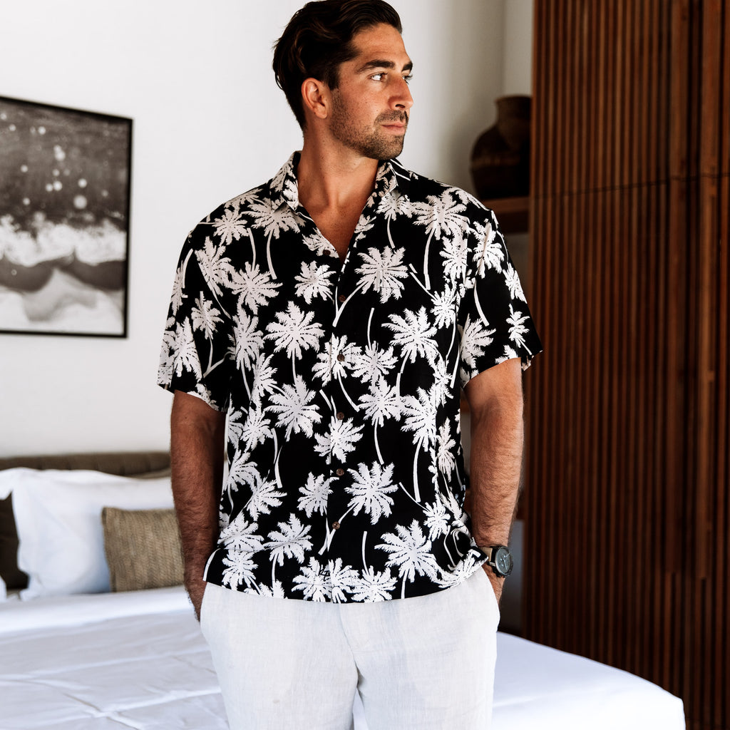 Mens short sleeve white and black palm tree printed button down hawaiian shirt