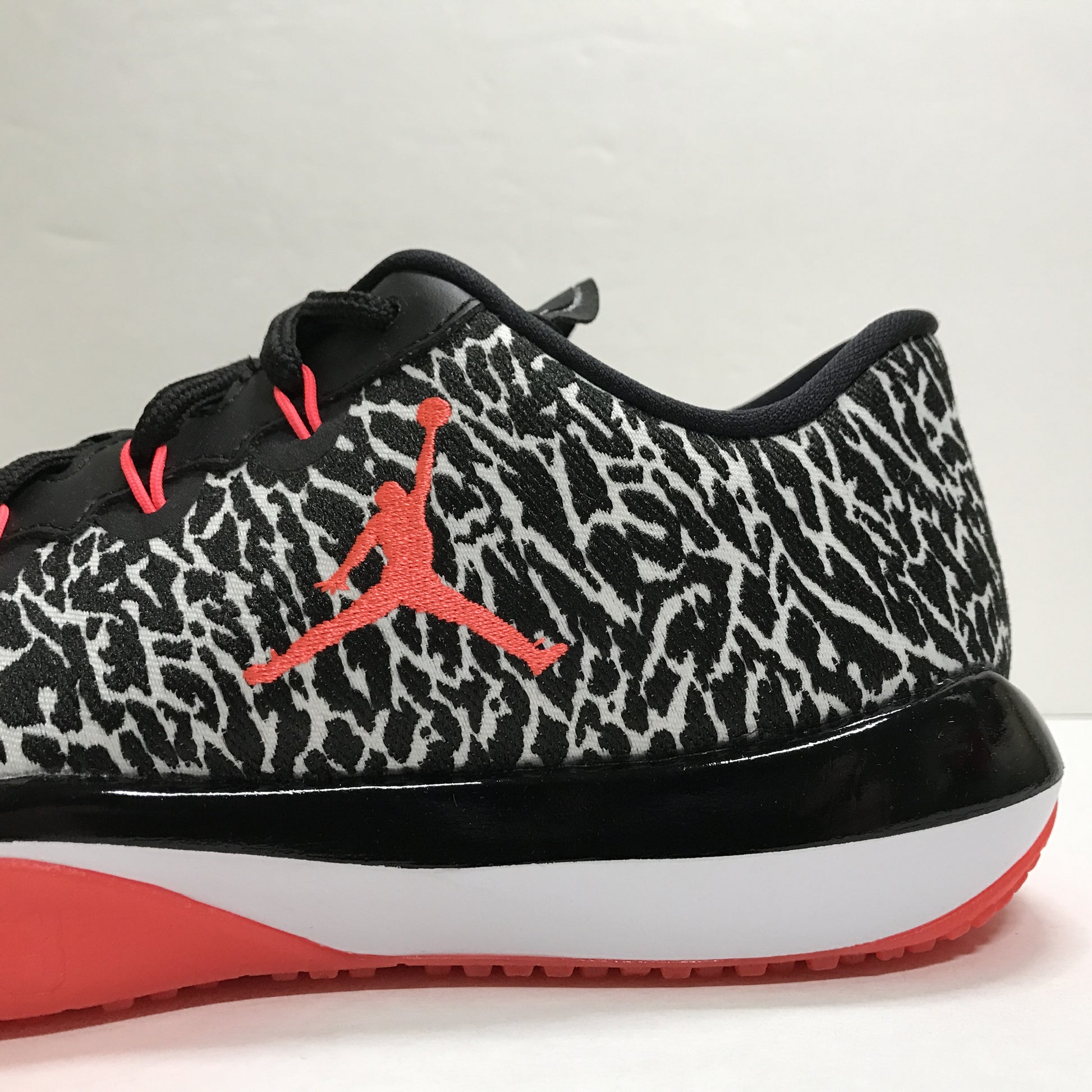 Nike Air Jordan Trainer Negro Elefante Estampado/Infrarrojo Bajo – Sneaker Binge