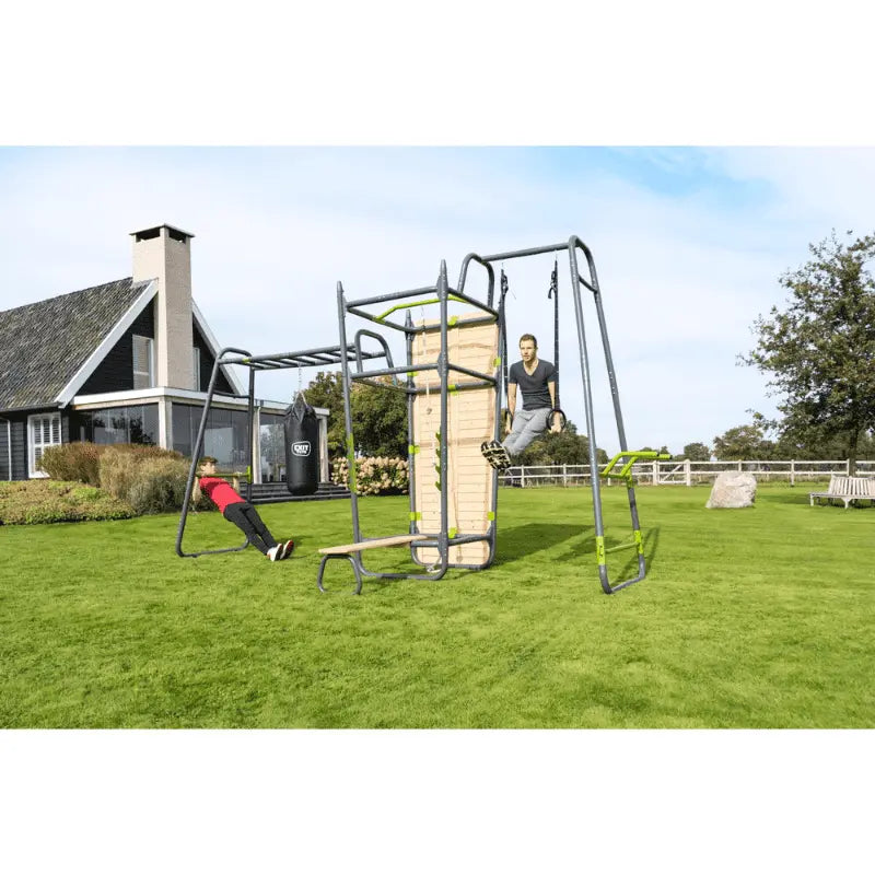 Exit_GetSet_Powerstation_PS620_exercising_in_the_garden