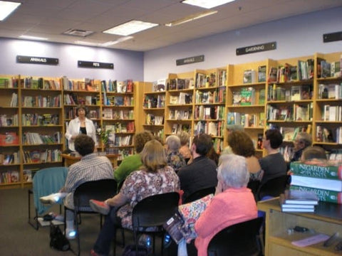 Author Donny Bailey Seagraves speaking at Border's Bookstore in Athens, Georgia
