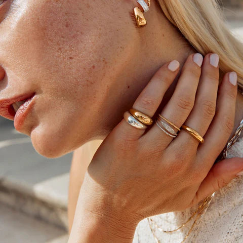 gold and silver.webp__PID:80d784e1-2db8-43a8-b3ab-b28885459c09